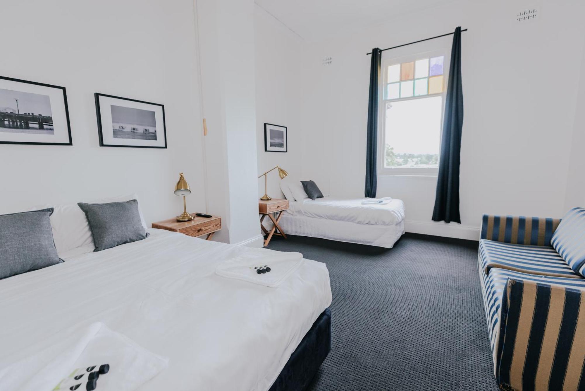 Holmesville Hotel 部屋 写真