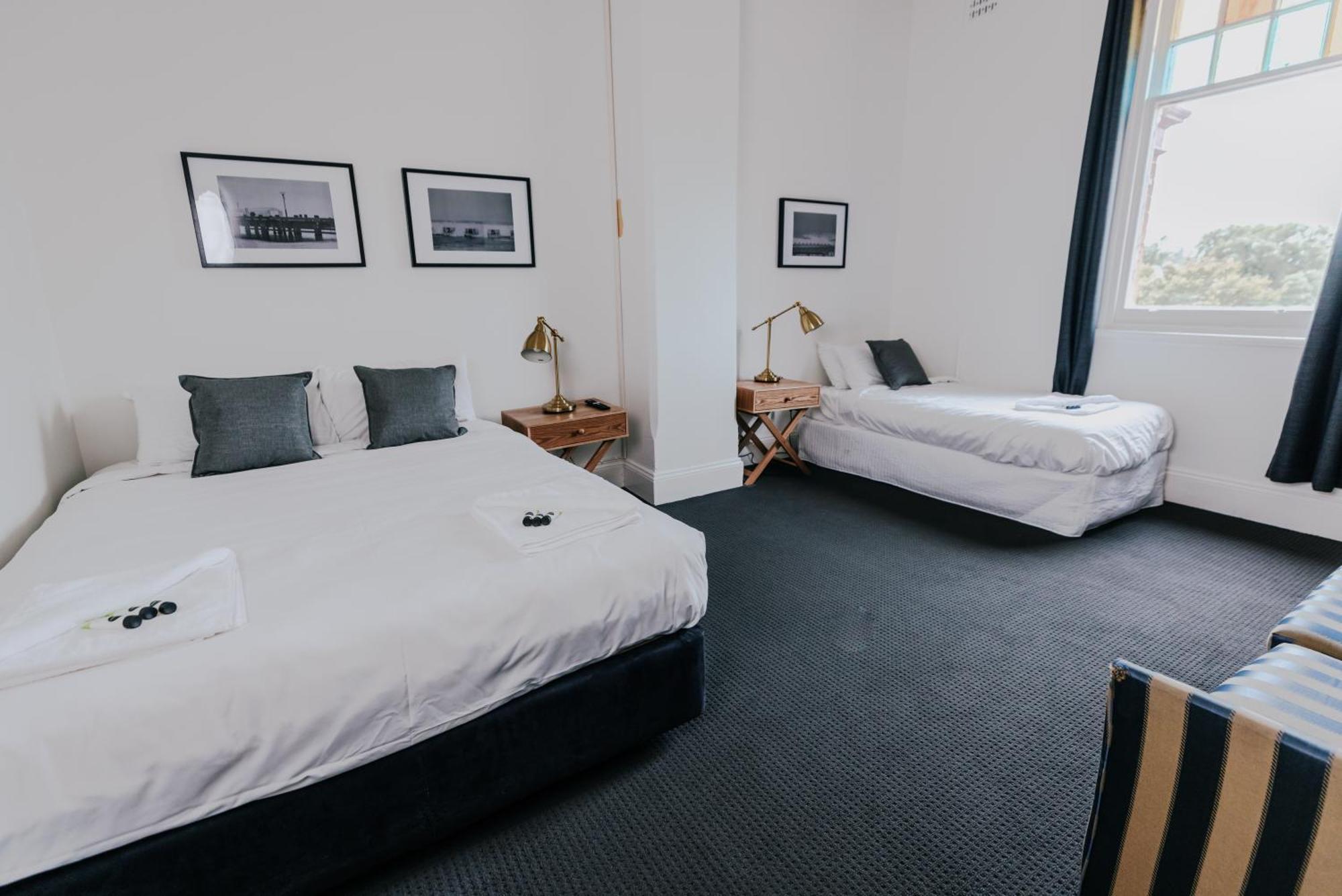 Holmesville Hotel 部屋 写真